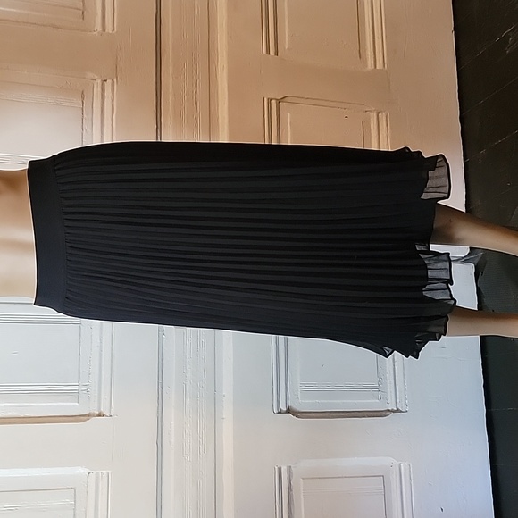 DKNY pleated skirt - Picture 1 of 10